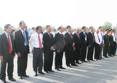 Chính thức đặt tên đại lộ lớn nhất là Đại lộ Võ Nguyên Giáp - 1 Phó Thủ tướng mở bảng tên Đại lộ Võ Nguyên Giáp tại Hậu Giang