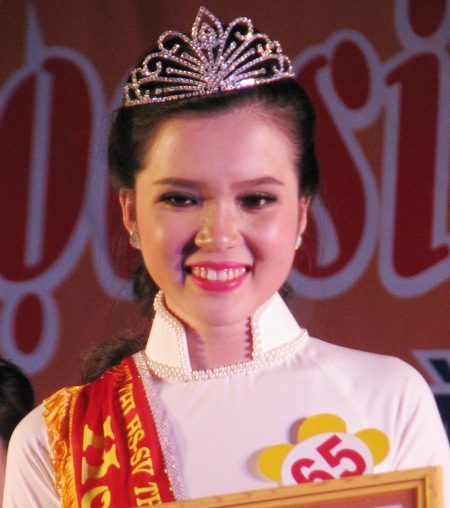 Hoa khôi sinh viên Cần Thơ với quan niệm sống của Nick Vujicic - 1 Huỳnh Thúy Vi đăng quang ngôi vị Hoa khôi HSSV Cần Thơ lần thứ I năm 2014.