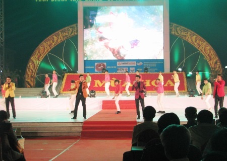 Nhóm FM với ca khúc