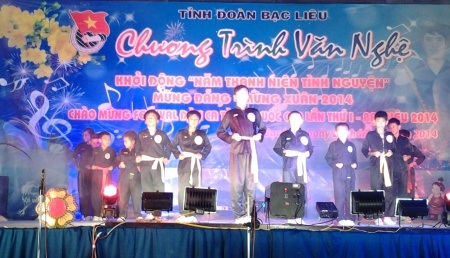 Biểu diễn võ thuật cổ truyền.