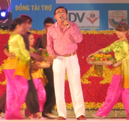 Đình Văn cũng hào hứng cùng