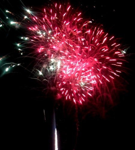 Bắn pháo hoa mừng năm mới tại Bạc Liêu. (Ảnh: Huỳnh Hải)