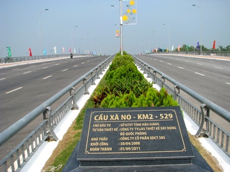 Chính thức đặt tên đại lộ lớn nhất là Đại lộ Võ Nguyên Giáp - 8 Mỗi chiều lưu thông có 3 làn xe: ô tô, xe máy, xe thô sơ.