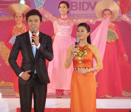 NSƯT Quế Trân và NS Võ Minh Lâm cùng thả hồn qua bài vọng cổ