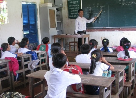 Quà Tết giáo viên chỉ là... bịch bột ngọt, bịch mứt - 1 Thưởng Tết đối với giáo viên nhiều trường ở Bạc Liêu là quá xa vời.