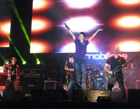 "Lửa" rock “bùng cháy” đất Tây Đô - 15 Những ca khúc âm hưởng Tây Bắc của Ngũ Cung đã làm say lòng khán giả Cần Thơ.