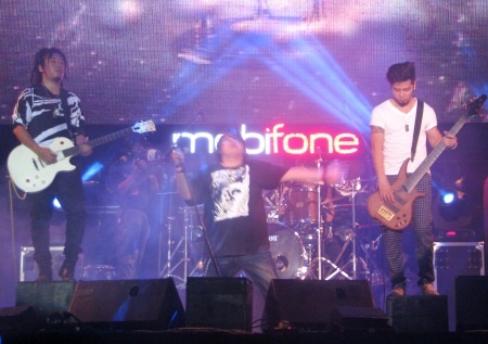 "Lửa" rock “bùng cháy” đất Tây Đô - 6 Khoảng Không, Mặt trời, Xa, Wait, Furious