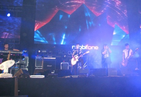 "Lửa" rock “bùng cháy” đất Tây Đô - 4 Nhóm Oringchains.