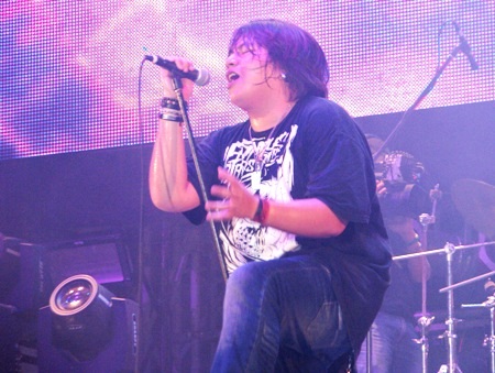 "Lửa" rock “bùng cháy” đất Tây Đô - 5 Khoảng Không, Mặt trời, Xa, Wait, Furious