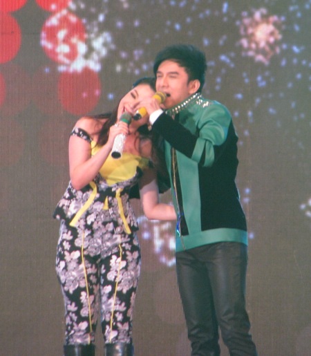 "Anh Bo" Đan Trường "tình tứ" cùng "búp bê" Thanh Thảo ở Cần Thơ - 6 Anh Bo tình tứ cùng búp bê Thanh Thảo trong