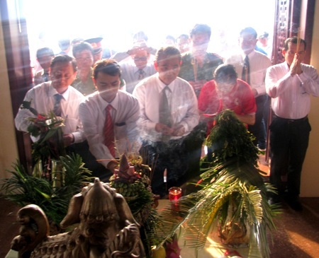 Lễ giỗ 142 năm ngày mất Thủ khoa Bùi Hữu Nghĩa - 2 Quang cảnh lễ giỗ 142 năm ngày mất Thủ khoa Bùi Hữu Nghĩa.