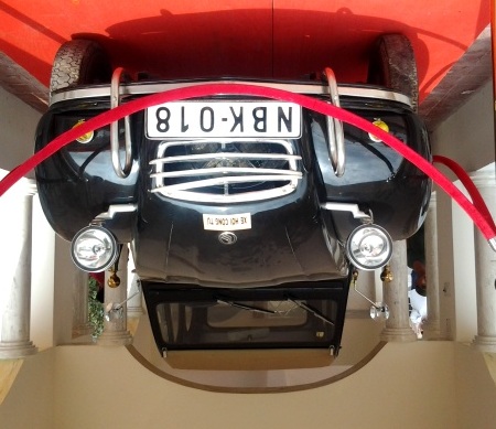 Đầu năm thăm thú nhà “Công tử Bạc Liêu” - 4 Một chiếc xe hơi công tử.