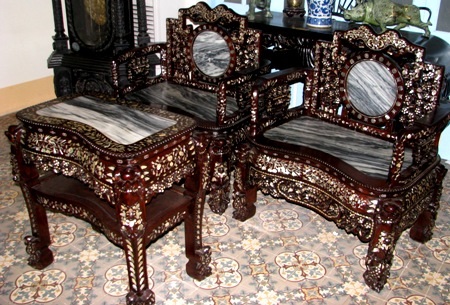 Chiêm ngưỡng những hiện vật giá trị “khủng” của Công tử Bạc Liêu - 6 Bộ trường kỷ trên gian thờ...