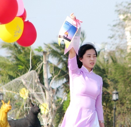 Duyên dáng nữ sinh Bạc Liêu ngày Thơ Việt Nam - 6 Những nữ sinh duyên dáng của ĐH Bạc Liêu trong ngày thi nhân.