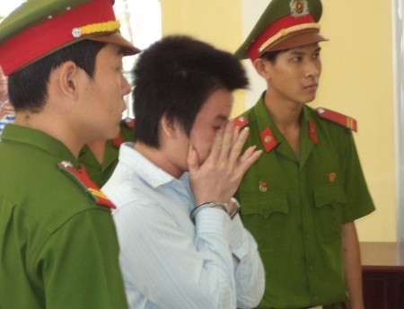 Bị  cáo Phan Văn Bé trước tòa.