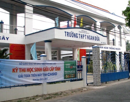 Một Hiệu trưởng bị “tố” thiếu minh bạch trong quản lý - 2 Trường THPT Ngan Dừa - nơi lãnh đạo trường bị tố cáo nhiều việc làm thiếu minh bạch.