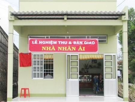 Ngôi nhà Nhân ái được xây dựng cho gia đình cháu Khang từ nguồn tài trợ của bạn đọc báo Dân trí.