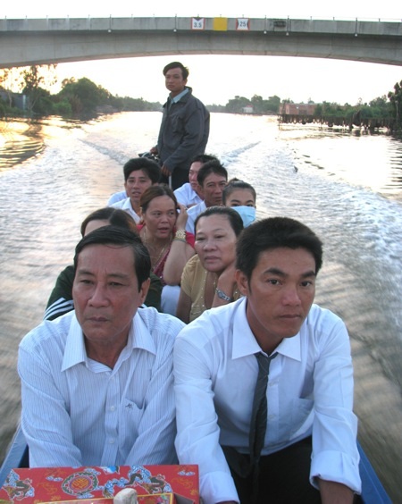 Đám cưới ở sông nước miền Tây - 1 Đi rước dâu bằng võ lãi ở Bạc Liêu.