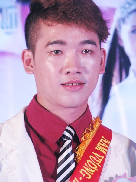 Cận cảnh cặp đôi sinh viên thanh lịch Lý Văn Chí Toàn và Lê Thị Bích Thủy. 