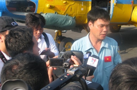 Chuyện ghi ở sân bay những ngày tìm máy bay mất tích - 4 Săn tin.