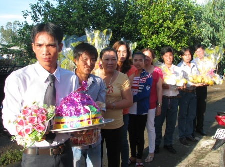 Đám cưới ở sông nước miền Tây - 6 ...và đứng chờ đến giờ G để được vào nhà rước dâu.