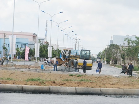Ngày hội đến gần, công trình phục vụ còn lắm ngổn ngang - 6 Tượng đài sự kiện Mậu Thân đang dần hoàn thiện.