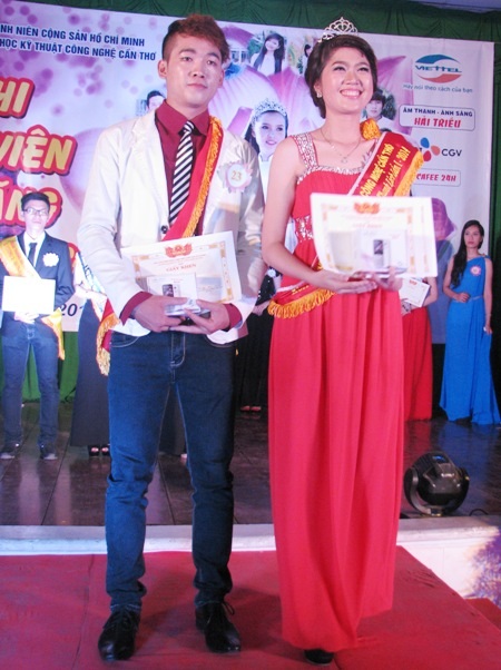 Cặp đôi đoạt giải sinh viên thanh lịch, tài năng