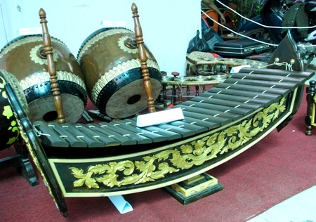 Dàn nhạc ngũ âm của đồng bào khmer.