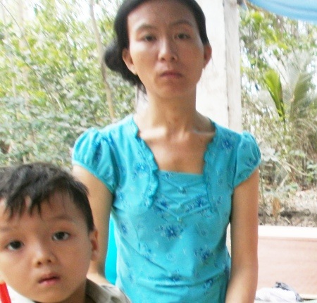 Chị Kiều và các con vẫn còn thất thần trước cái chết thương tâm của cháu Thắm.