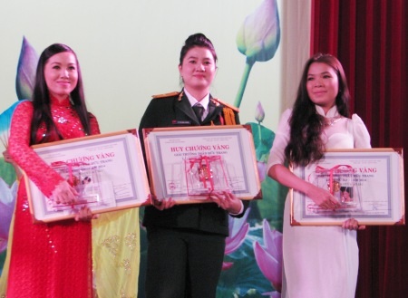 ...và 3 thí sinh đạt HCV giải Xuất sắc.