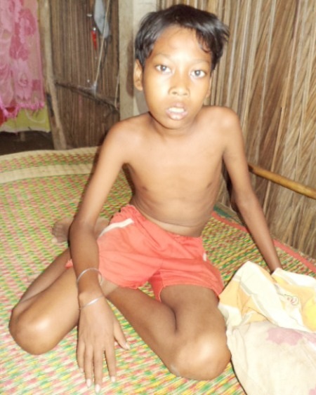 ...mà người em út của anh là em Lâm Tha mắc bệnh cũng chưa biết bệnh gì vì quá nghèo.