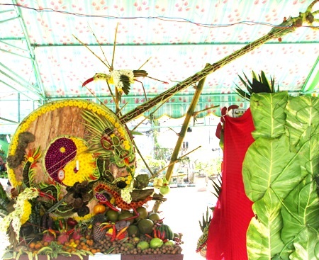 Một số hình ảnh cây đờn kìm được tạo từ cây trái hoa lá