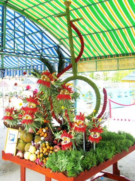 Một số hình ảnh cây đờn kìm được tạo từ cây trái hoa lá