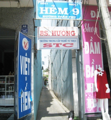 Hàng chục học viên "tố" Trường Trung cấp Nghề tư thục STC lừa đảo - 4 Trường STC nằm trong một con hẻm nhỏ xíu.