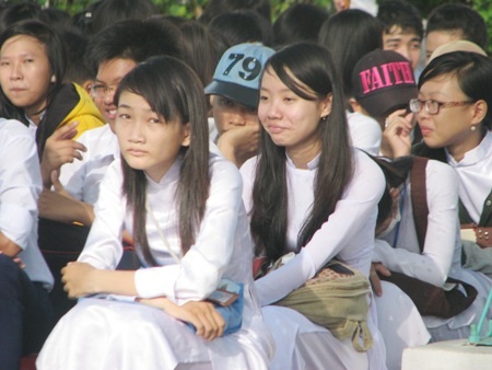 Bạc Liêu: Trao thưởng nhiều học sinh giỏi vòng tỉnh - 2 Buổi lễ tổng kết nhiều cảm xúc đối với các học sinh cuối cấp. (Ảnh: Huỳnh Hải)