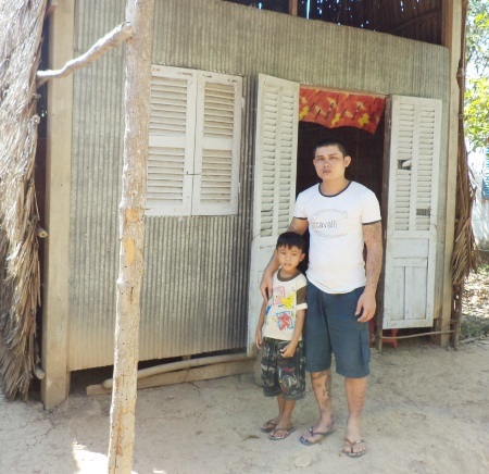 Sau khi bị bắt oan, Thạch Sô Phách về nhà thì vợ bỏ đi theo người khác.