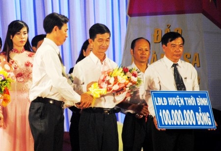 Ủng hộ Hoàng Sa, Trường Sa.