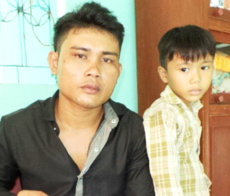 Khi anh Thạch Sô Phách trở về, chỉ có con trai ra đón, vợ anh đã đi theo người khác.