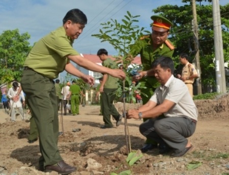 Tổ chức trồng cây xanh ở Bạc Liêu nhân