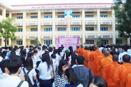 Khai mạc kỳ thi tốt nghiệp THPT tại Trường Chuyên Nguyễn Thị Minh Khai.