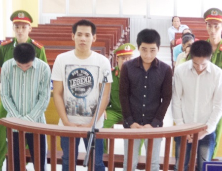 Các bị cáo tại tòa.