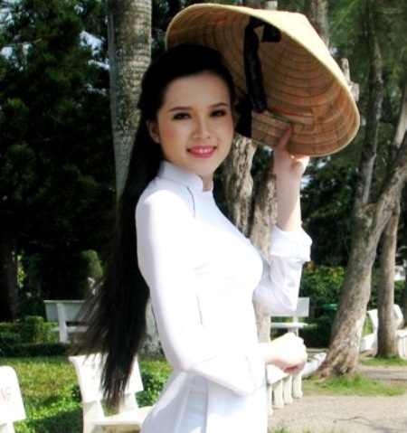 Hoa khôi, Á khôi HSSV Cần Thơ gửi lời chúc báo Dân trí - 1 Hoa khôi HSSV Cần Thơ Huỳnh Thúy Vi.