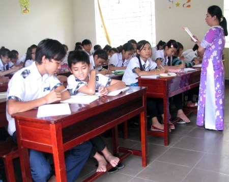 Hậu Giang thiếu hơn 400 giáo viên, nhân viên - 1 Giáo viên giảng dạy tại Hậu Giang.