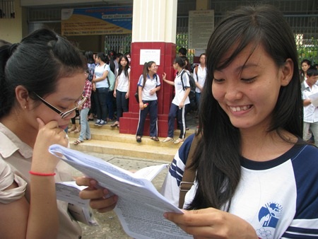 Thí sinh cười tươi với môn Tiếng Anh dù hơi khó nhưng vẫn làm tốt. (Ảnh: Huỳnh Hải)