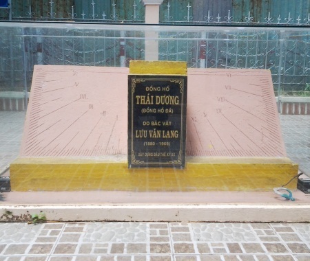 Đồng hồ Thái Dương (đồng hồ đá) đã hơn 100 năm tuổi.