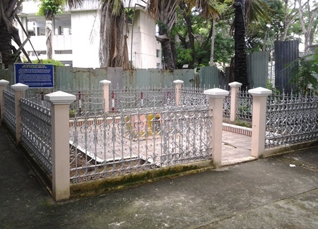 Khuôn viên tọa lạc chiếc Đồng hồ đá hiện nay tại trung tâm TP Bạc Liêu, tỉnh Bạc Liêu.