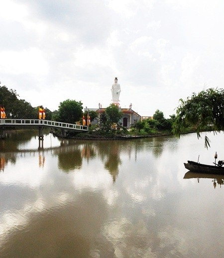 Về Bạc Liêu thăm tượng Phật Bà “khổng lồ” - 5 Tượng Phật Bà chùa Hổ Phù. (Ảnh: Huỳnh Hải)