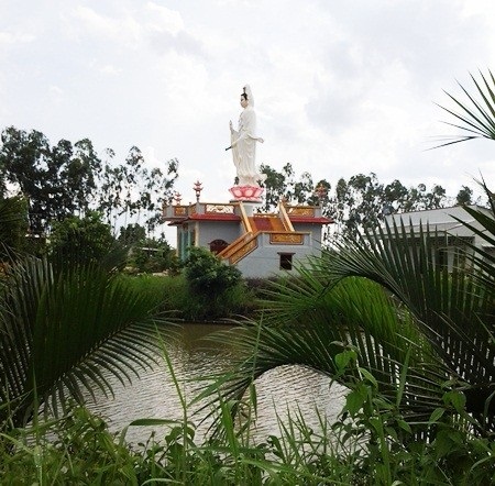 Về Bạc Liêu thăm tượng Phật Bà “khổng lồ” - 6 Tượng Phật Bà chùa Hổ Phù. (Ảnh: Huỳnh Hải)