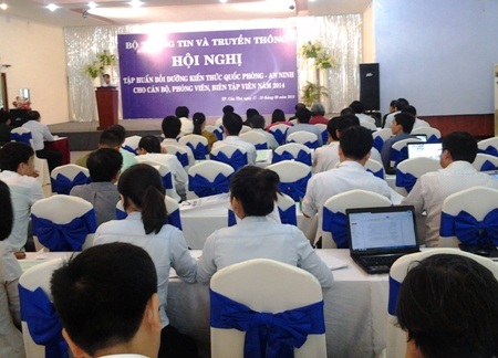 Tập huấn, bồi dưỡng kiến thức an ninh - quốc phòng cho hơn 100 nhà báo - 1 Tập huấn, bồi dưỡng kiến thức quốc phòng- an ninh cho các phóng viên, biên tập viên báo đài.