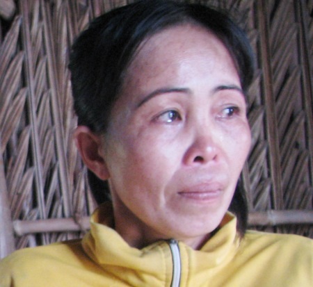 Chị Ngọc lại ngậm ngùi trước ý định nghỉ học của con gái.